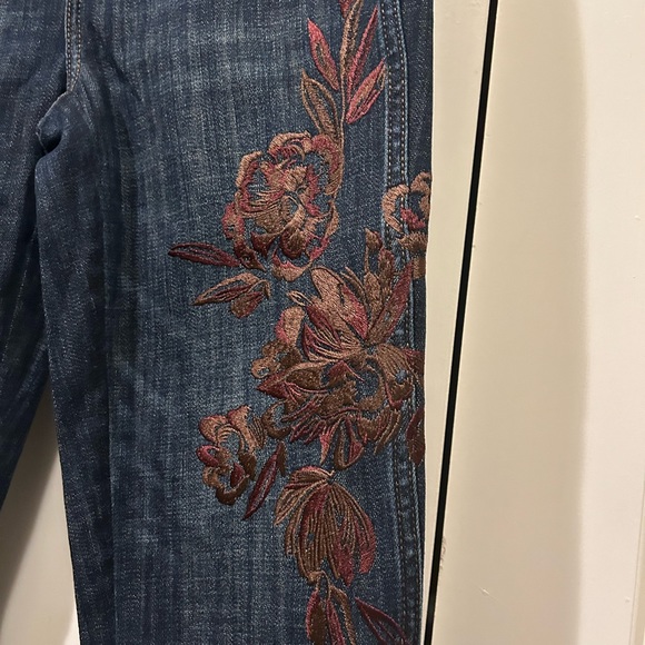 NWT White House Black Market Embroidered Jeans - Picture 6 of 8